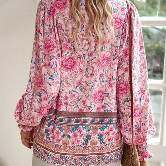 FloraChic – Blouse Imprimée à Manches Longues & Noeud Ajustable