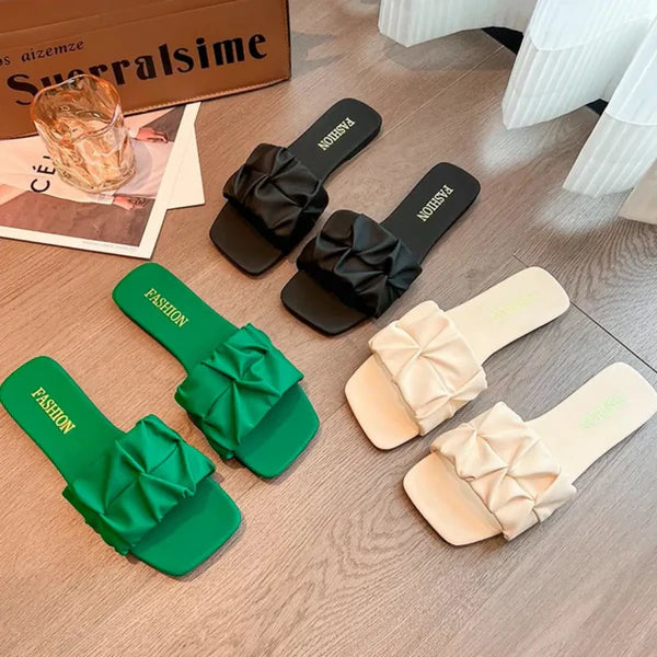 Viviane – Beige, Élégance Légère & Détail Plissé