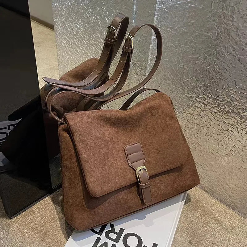 Naya Velours – Sac Bandoulière Suédine à Boucle
