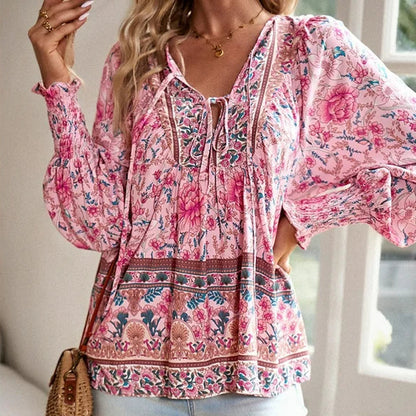 FloraChic – Blouse Imprimée à Manches Longues & Noeud Ajustable
